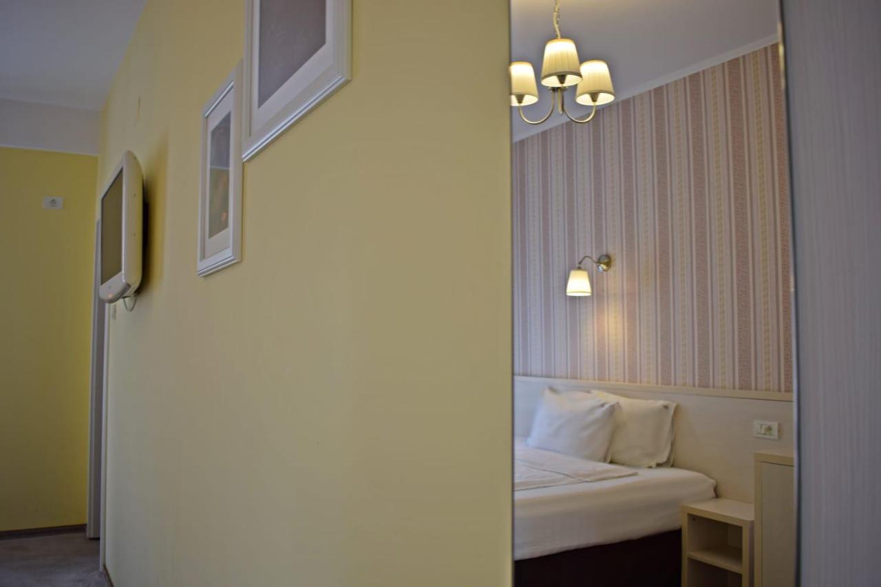 French Boutique Hotel Brasov Luaran gambar