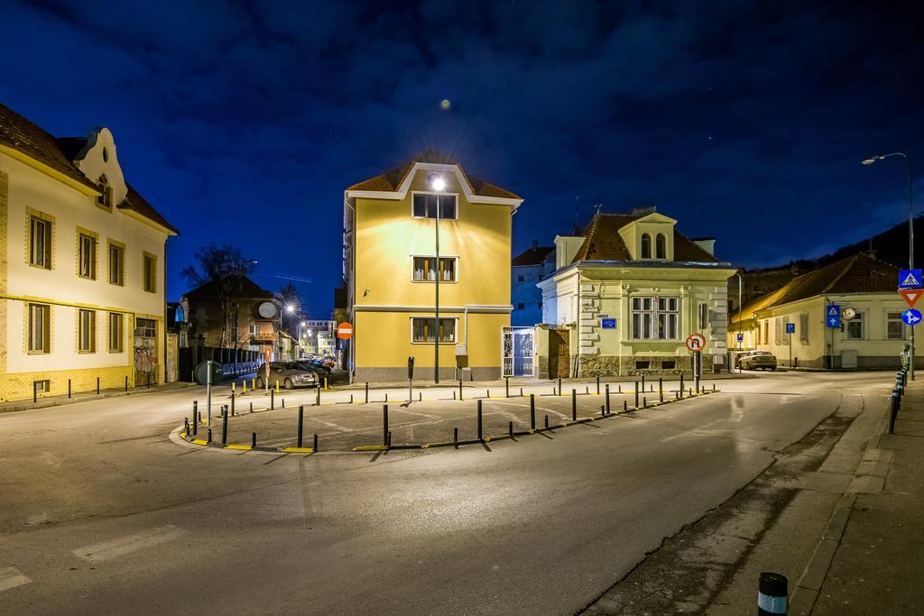 French Boutique Hotel Brasov Luaran gambar