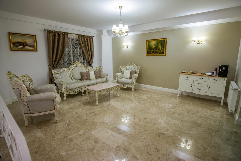 French Boutique Hotel Brasov Luaran gambar