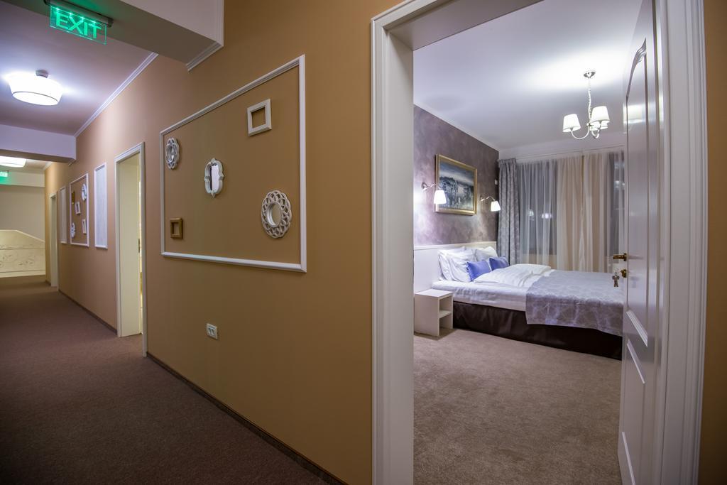 French Boutique Hotel Brasov Luaran gambar