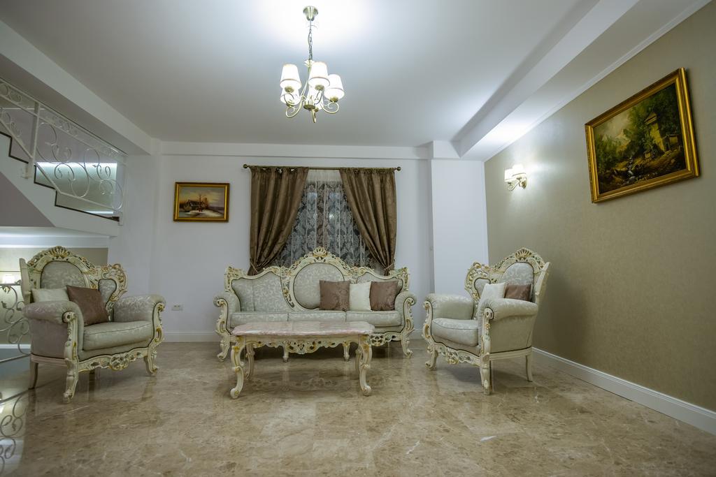 French Boutique Hotel Brasov Luaran gambar