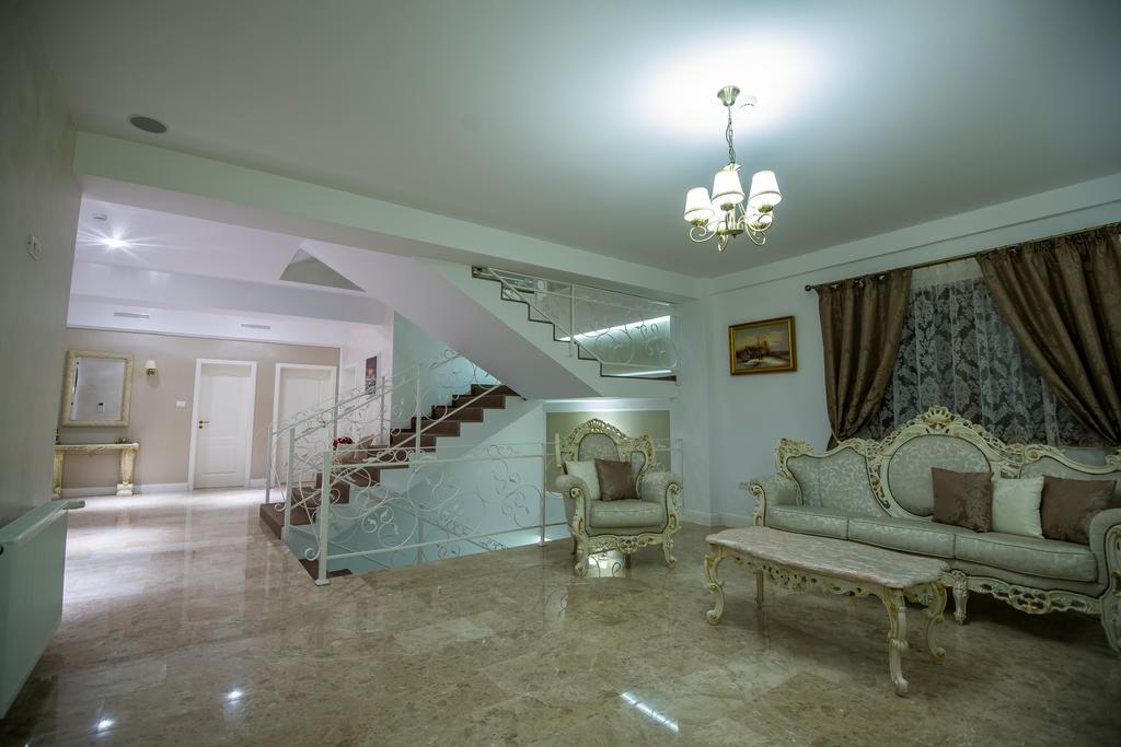 French Boutique Hotel Brasov Luaran gambar