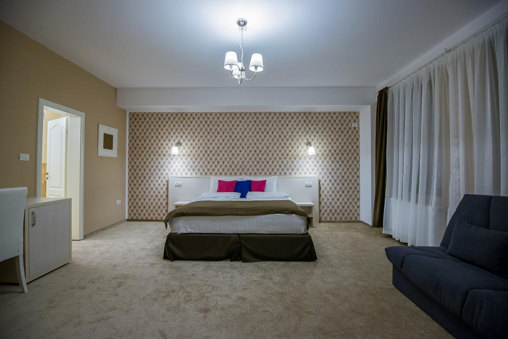 French Boutique Hotel Brasov Luaran gambar
