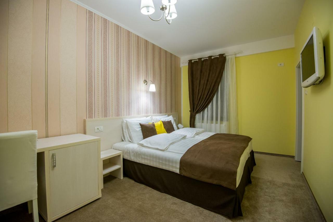 French Boutique Hotel Brasov Luaran gambar