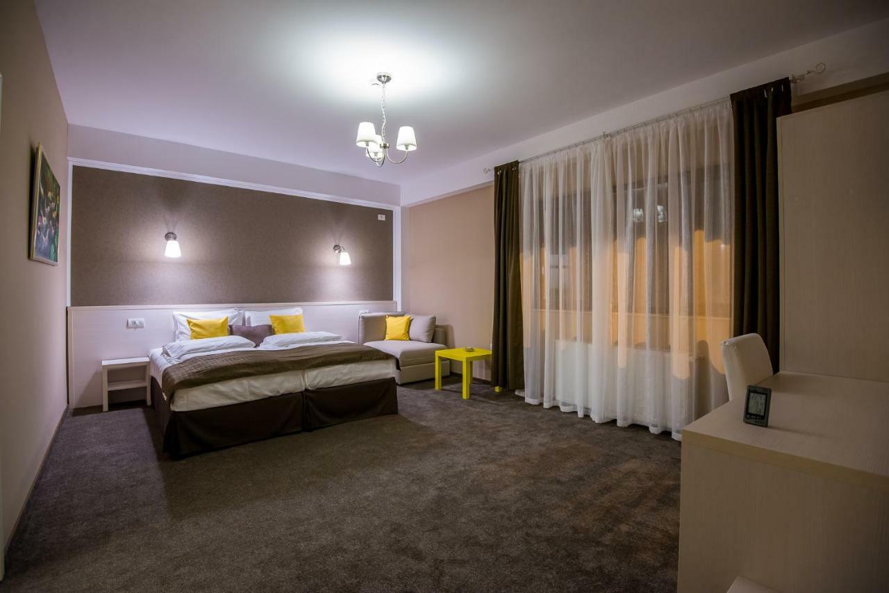 French Boutique Hotel Brasov Luaran gambar