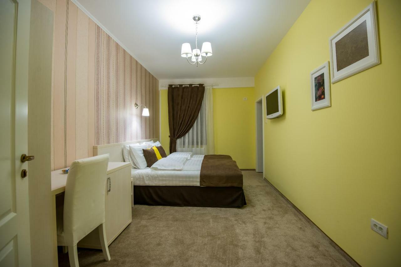 French Boutique Hotel Brasov Luaran gambar